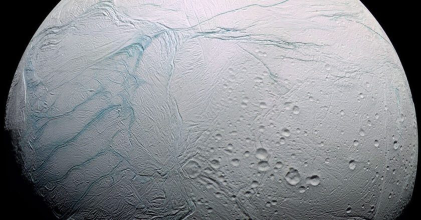Lo straordinario mondo di Encelado