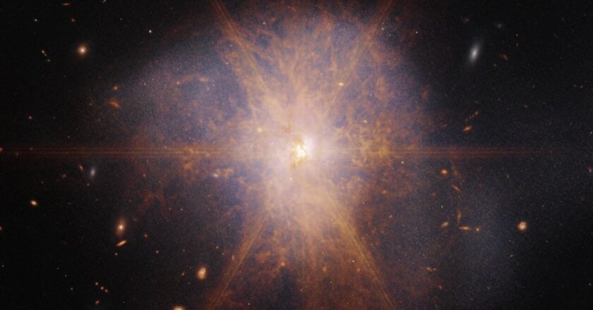 Una spettacolare fusione galattica di Arp 220