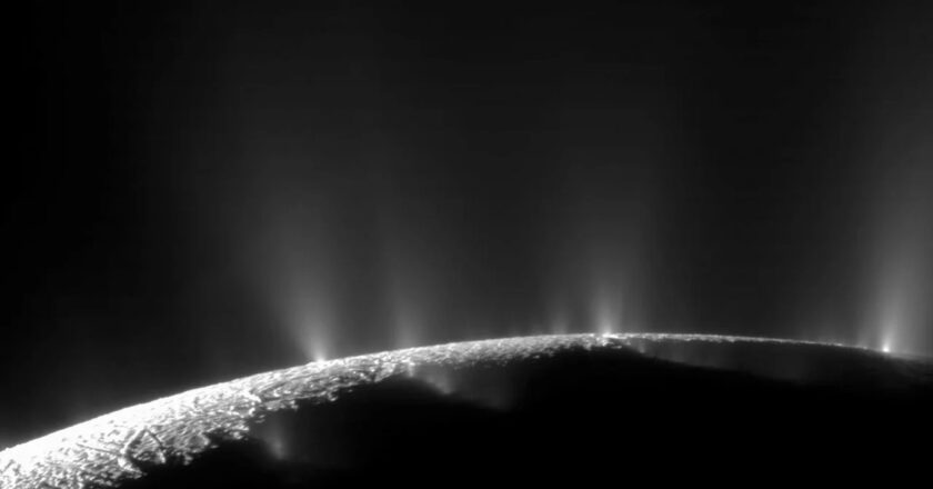 Encelado: individuato un elemento chiave della vita
