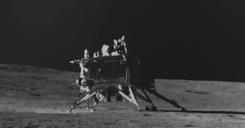 Storica missione lunare: modulo tornato in orbita terrestre